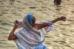 Bathing-in-the-Ganges