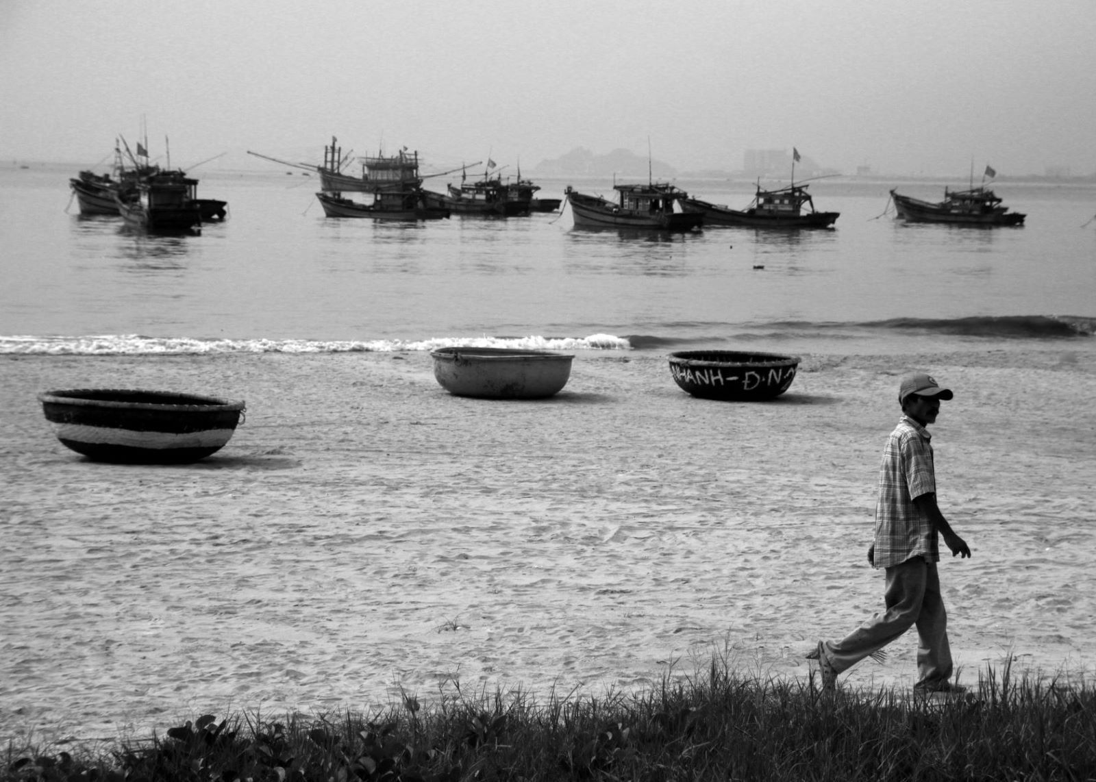 Alex-ParsonsMekong-Coracles18-Print-Print-Mono